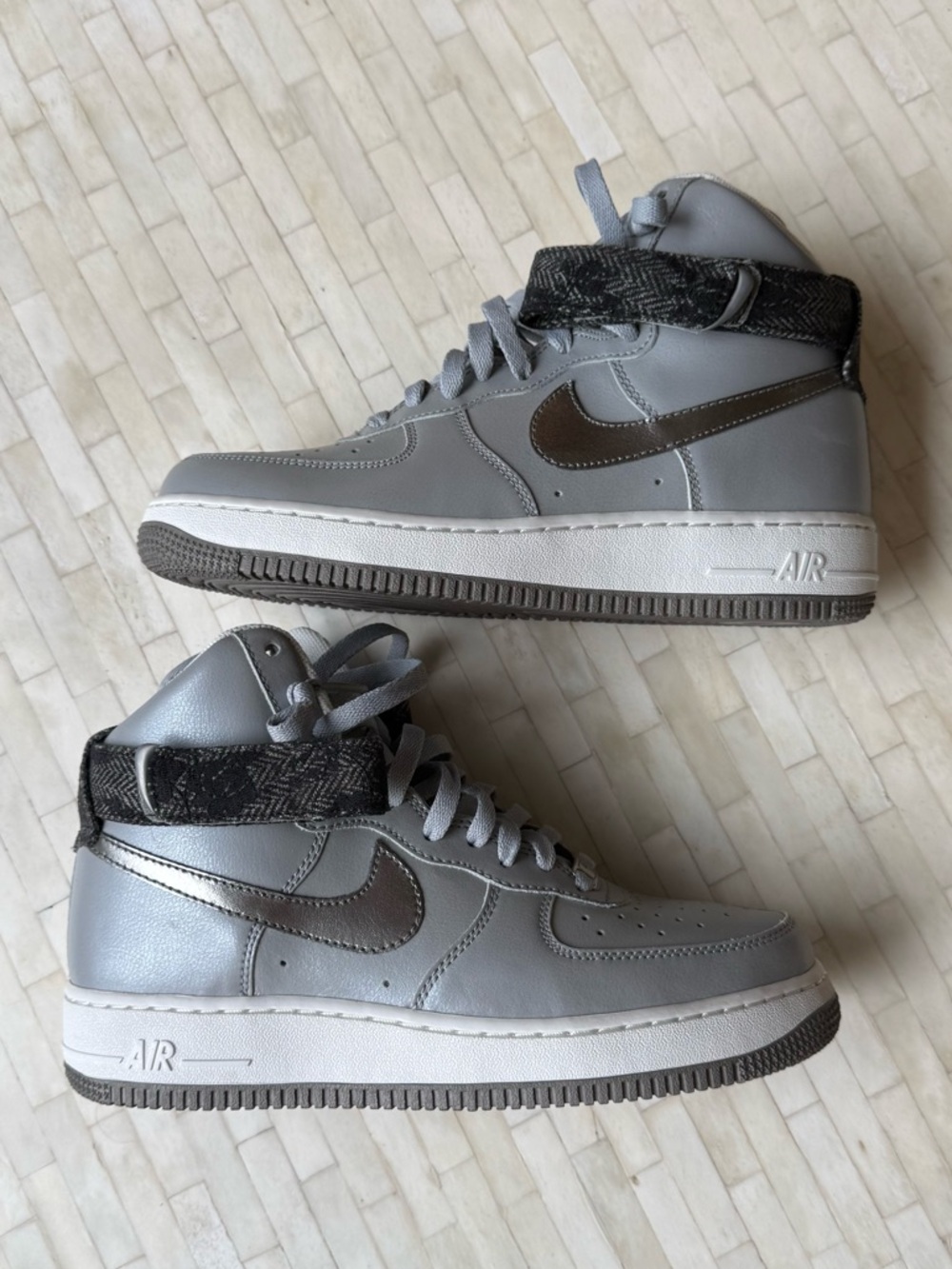 Nike Wmns Air Force 1 High 'Matte Silver' NEW with box 9.5